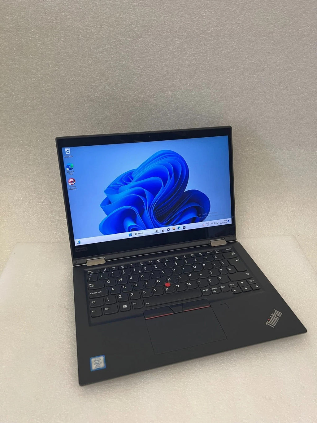 Lenovo ThinkPad X390 Yoga 13.3" i5 8th Gen 8GB 256GB SSD 2-in-1 Touch Win 114