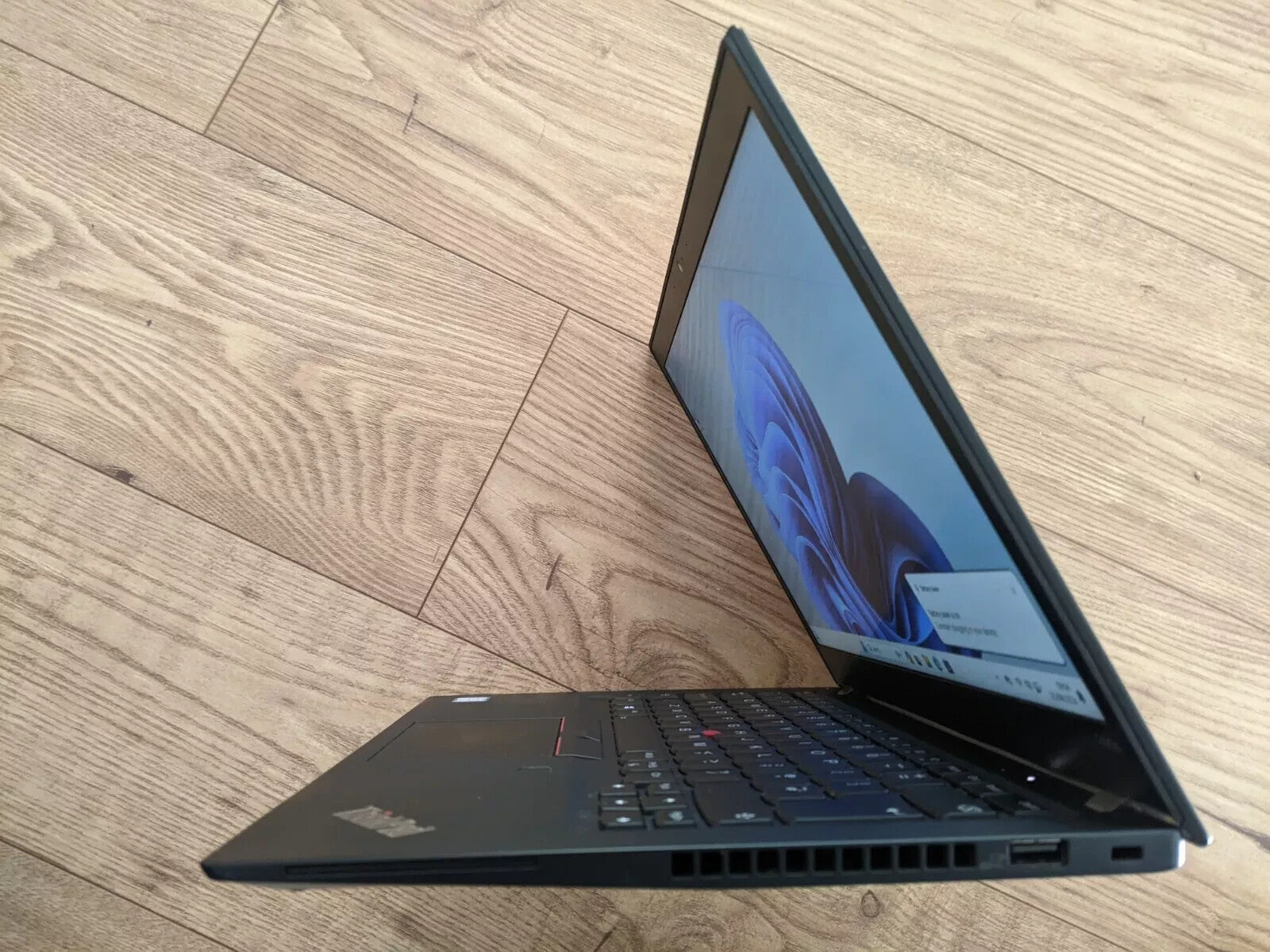 Lenovo ThinkPad T490s Core i5-8TH 8GB RAM 256GB 14.1" Touchscreen WIN 114