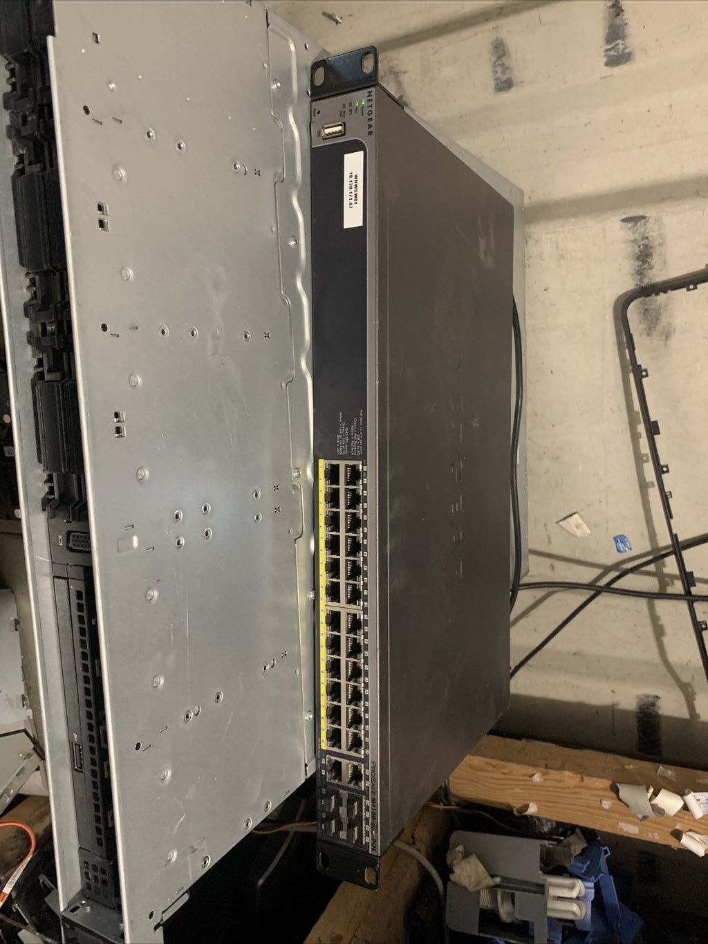 Netgear ProSafe M4100-26G Layer-2 Managed Gigabit Switch1